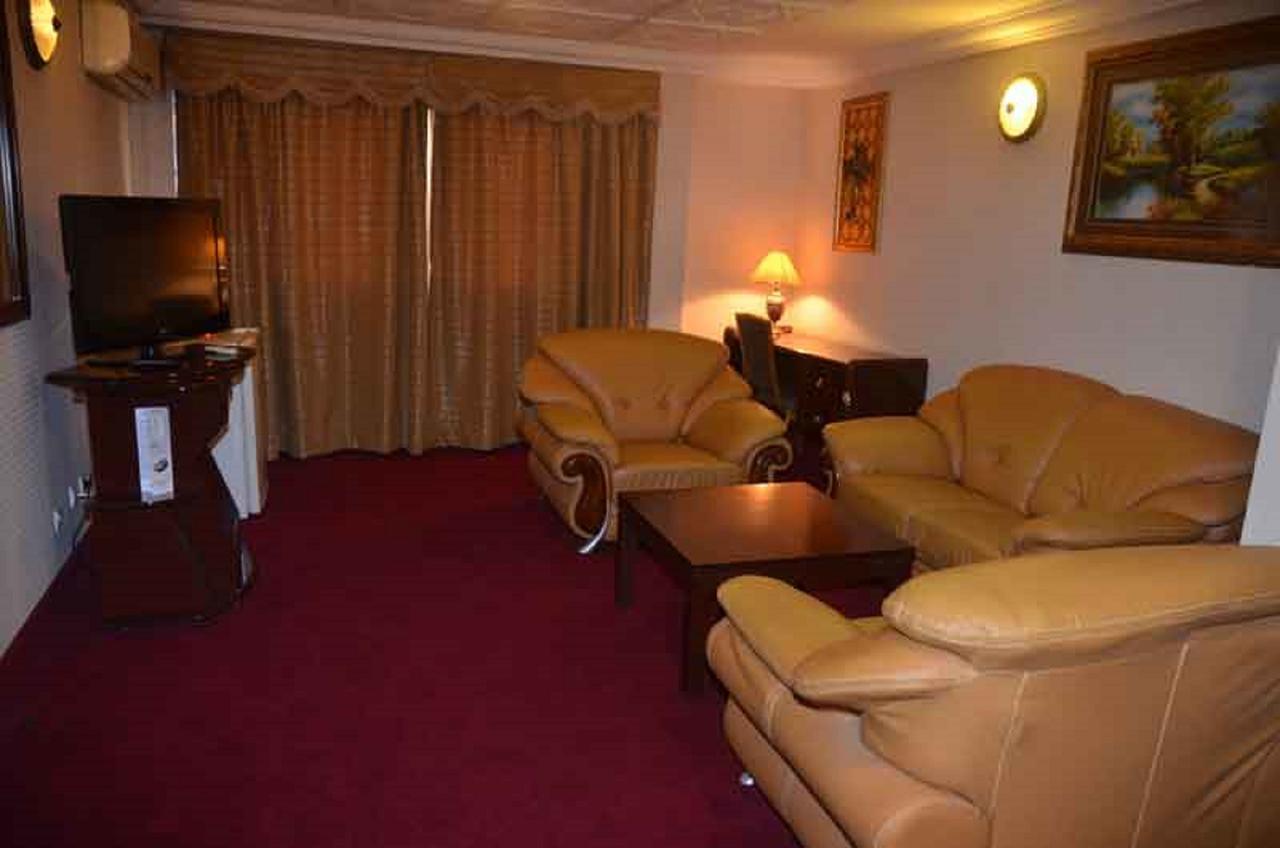 אואגדוגו Hotel Palm Beach מראה חיצוני תמונה