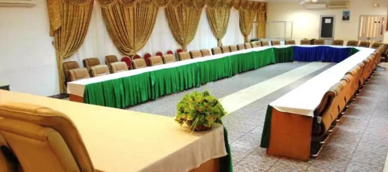 אואגדוגו Hotel Palm Beach מראה חיצוני תמונה