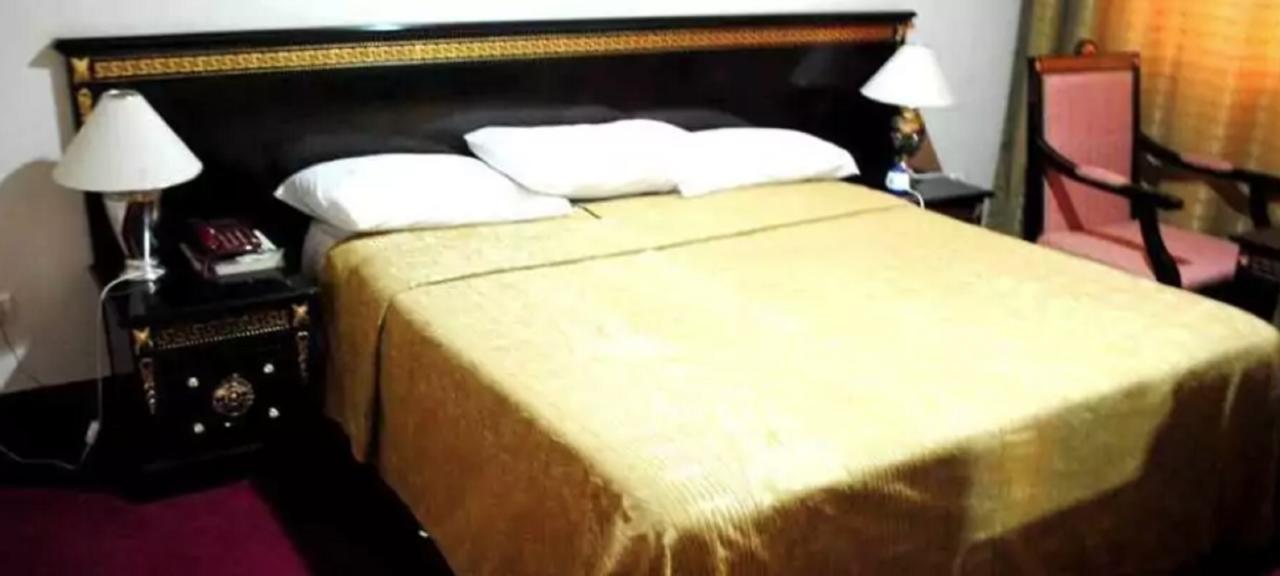 אואגדוגו Hotel Palm Beach מראה חיצוני תמונה