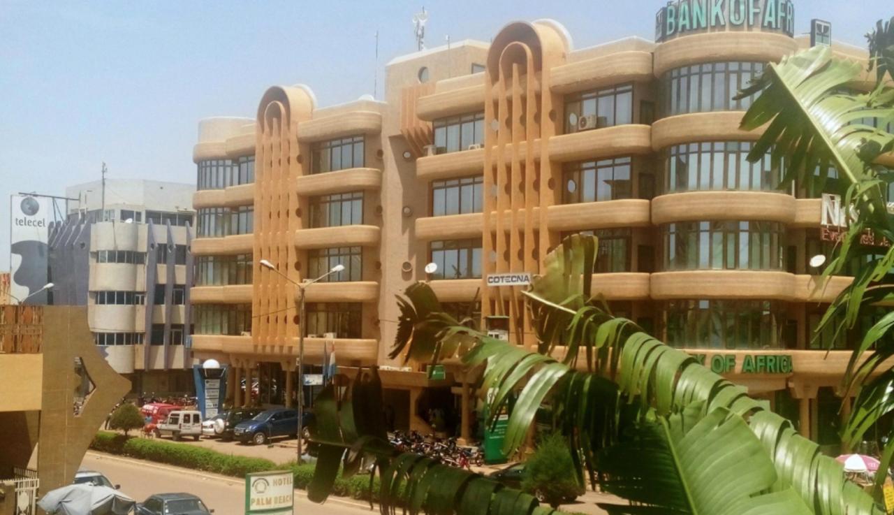 אואגדוגו Hotel Palm Beach מראה חיצוני תמונה