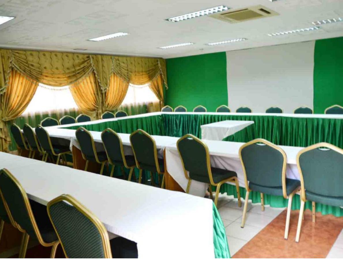 אואגדוגו Hotel Palm Beach מראה חיצוני תמונה