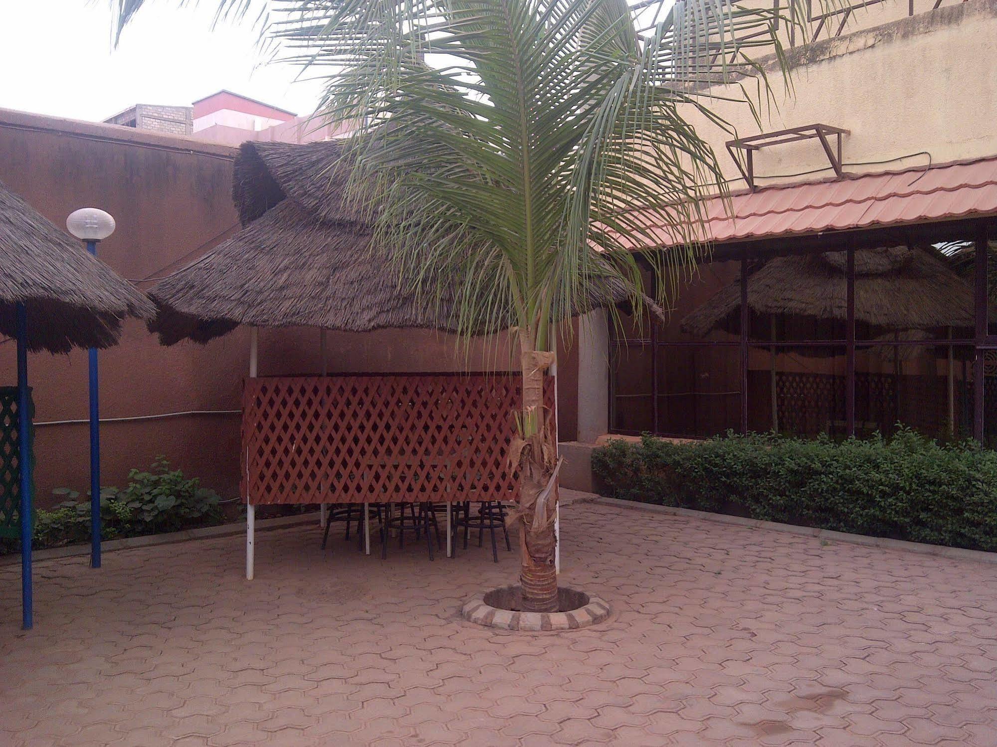 אואגדוגו Hotel Palm Beach מראה חיצוני תמונה